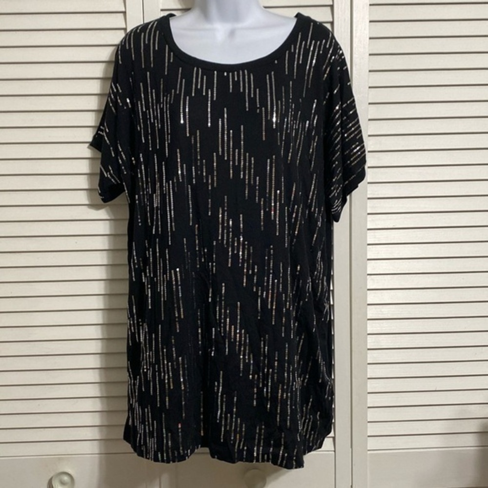 Avenue sparkly sequins, lightweight short sleeve shirt!